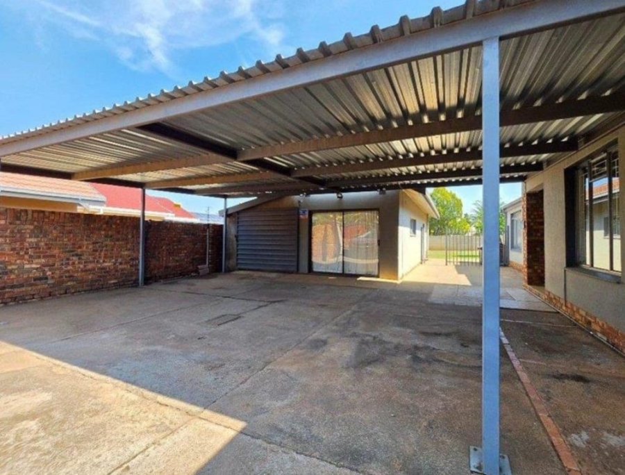 4 Bedroom Property for Sale in Carters Glen Northern Cape